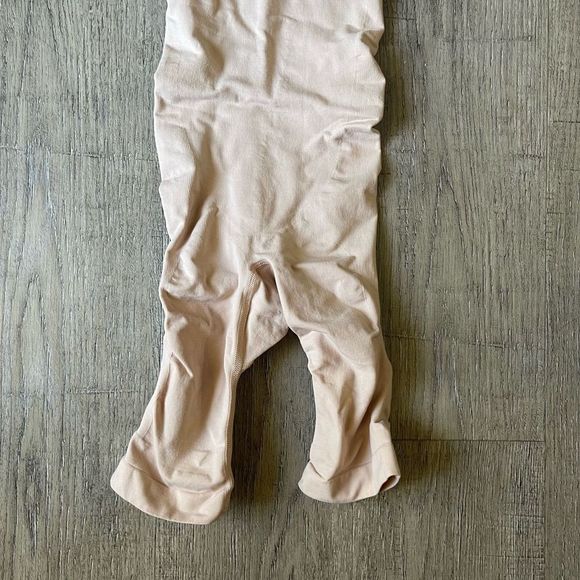 Skims Sculpting Bodysuit Mid Thigh - Picture 4 of 8